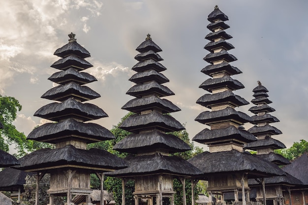 멩위에 있는 발리 전통 힌두교 사원 타만 아윤. 발리, 인도네시아