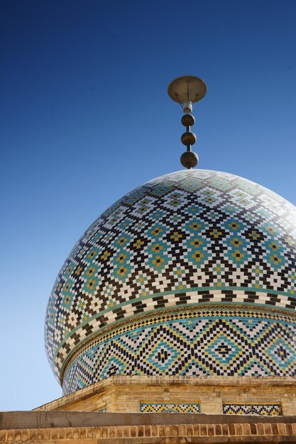 Photo the traditional building of imamzadeh jalal addin shrine next to nasir olmolk mosque in shiraz iran