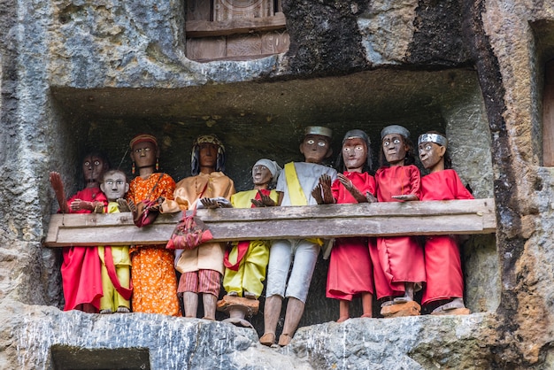 Photo traditional burial site in tana toraja