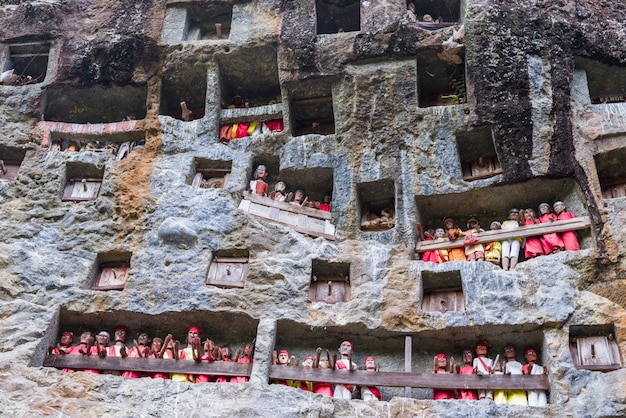 Photo traditional burial site in tana toraja