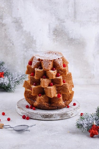 Традиционный рождественский итальянский торт пандоро