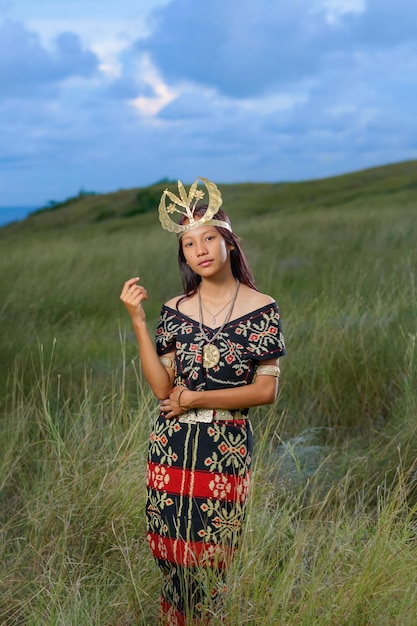 写真 スンバ島とロテ島県東ヌサトゥンガラインドネシアの民族衣装