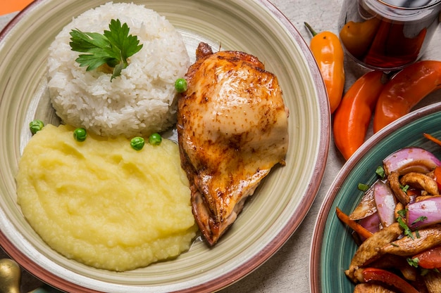 写真 伝統的なコンフォートフードペルー料理美食