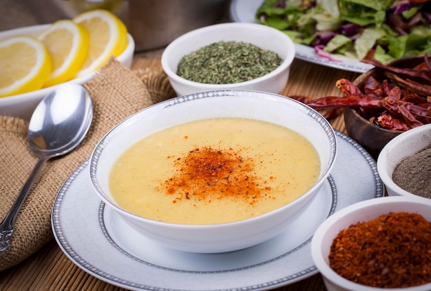 Photo traditional delicious turkis foods red lentil soup mercimek corba