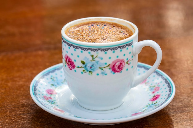 전통적인 맛있는 터키 커피. 음식 컨셉 사진.