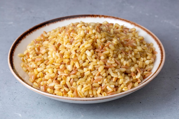 Tradizionale delizioso cibo turco bulgur pilaf con vermicelli nome turco arpa sehriyeli bulgur pilavi