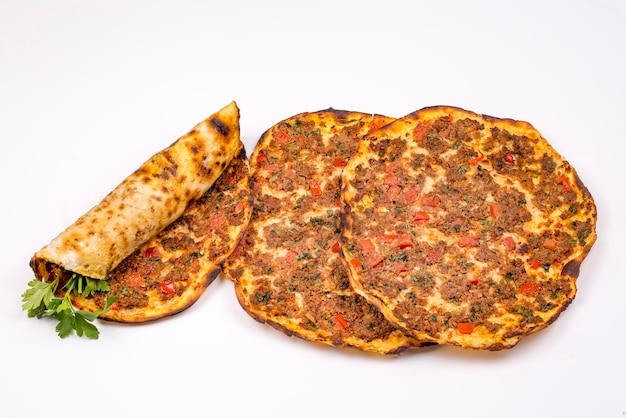 Foto deliziosi cibi tradizionali turchi; pizza turca; lahmacun. cucina turca.