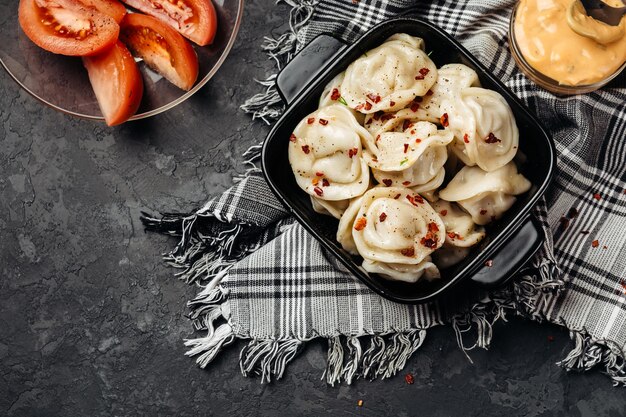 Photo traditional dumplings and dumplings made from dough with meat filling