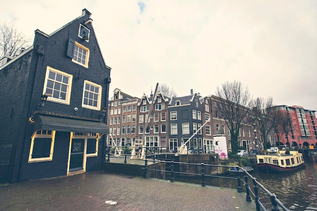 Photo traditional dutch building in amsterdam