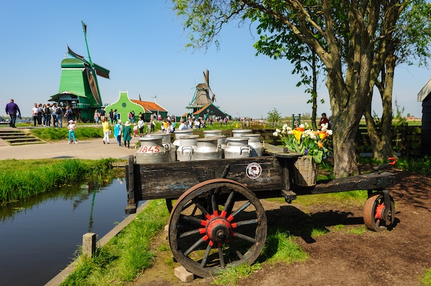 Case tradizionali del villaggio olandese a zaanse schans, paesi bassi