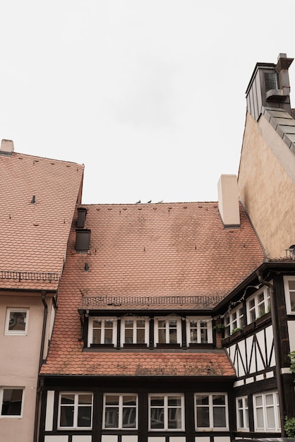 Foto edificio della città vecchia europea tradizionale vecchia architettura storica a norimberga in germania