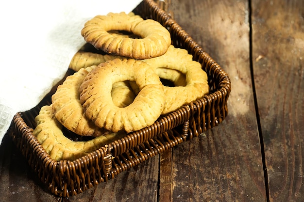 Photo traditional festive algerian kaak dry cookies ring named kaak of tlemcen in arabic tlemcen is a