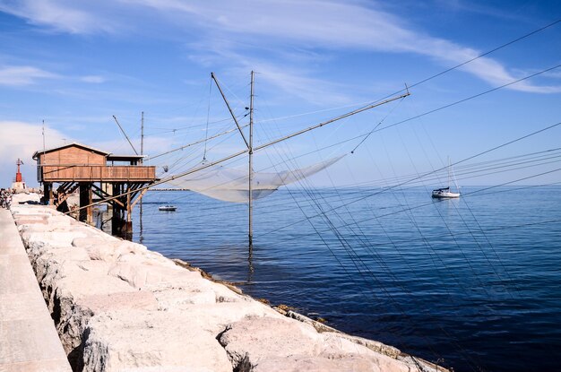 Foto casa europea di pesca tradizionale vicino a venezia in italia