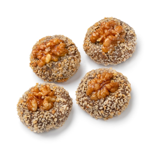Photo traditional fresh baked moroccan ghoriba cookies topped with a walnut close up