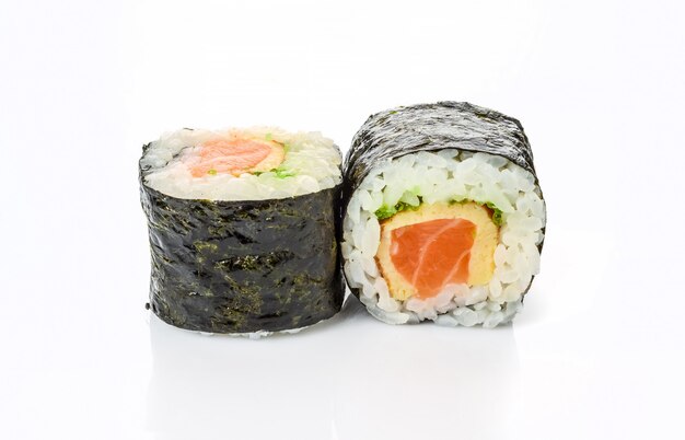 Photo traditional fresh japanese sushi rolls