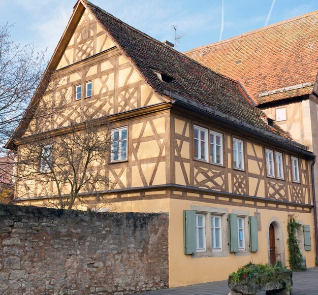 Photo traditional half timbered school in rothenburg ob der tauber