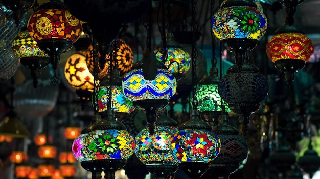 Traditional handmade turkish lamps in souvenir shop. Mosaic of colored glass. Lampes orientales au Grand Bazar d'Istambul - Turquie