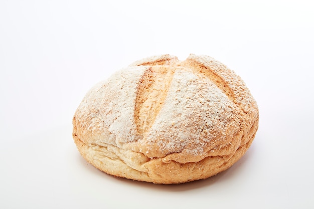 Pane tondo francese tradizionale fatto in casa