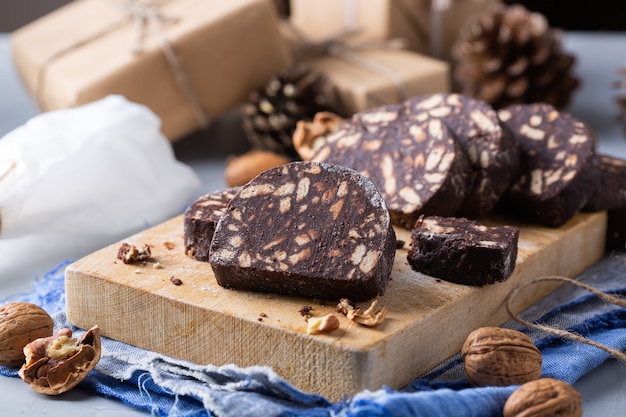 Photo traditional homemade italian dessert  christmas chocolate salami