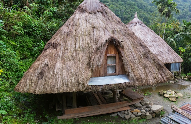 Foto case tradizionali nelle regioni di montagna dell'isola di luzon, filippine