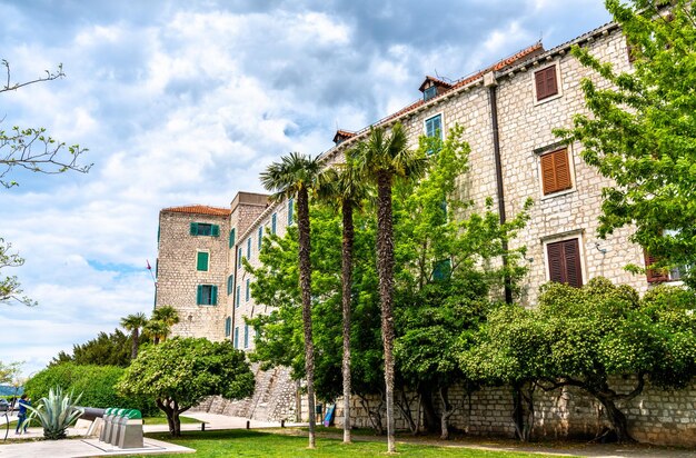 Foto case tradizionali nella città vecchia di sibenik in dalmazia, croazia