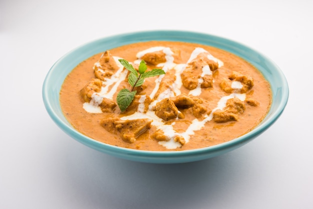 Традиционный индийский цыпленок в масле или Мург Маханвала, который представляет собой кремовый рецепт основного блюда карри