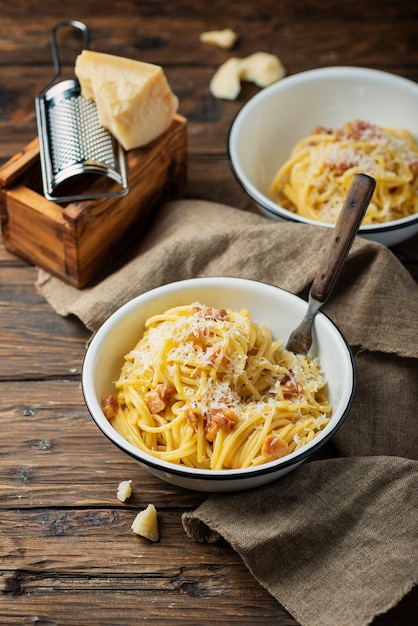 Traditional italia spaghetti carbonara