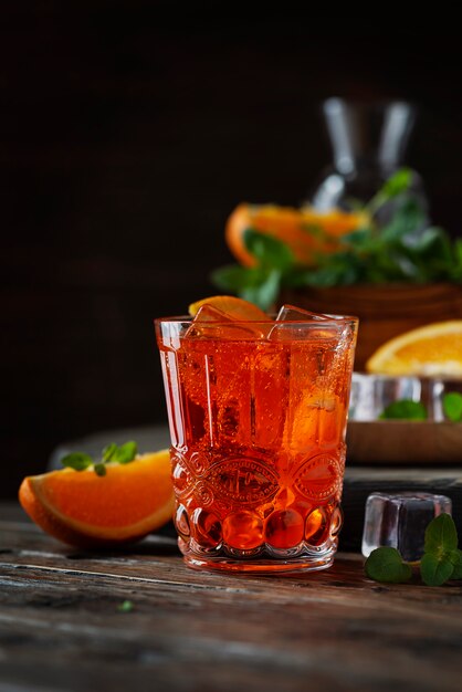 Традиционный итальянский аперитив Aperol