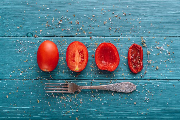 Cibo tradizionale italiano, pomodori secchi fatti in casa.