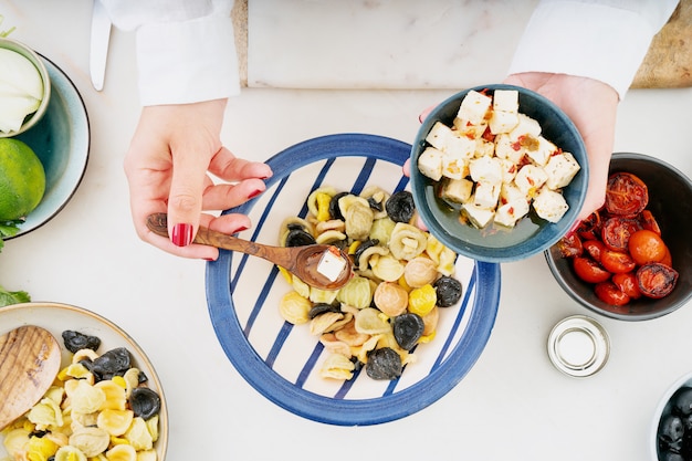 Insalata di pasta italiana tradizionale