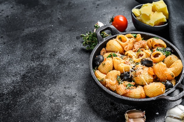 Traditional italian pasta with tomato