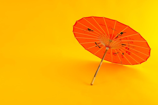 전통적인 일본 우산 전통적인 일본 액세서리 개념