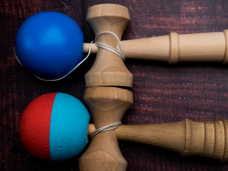 Photo traditional japanese wood toy kendama on wooden background symbol of japanese boy toy