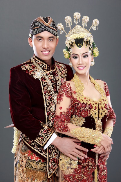 Traditional java wedding couple