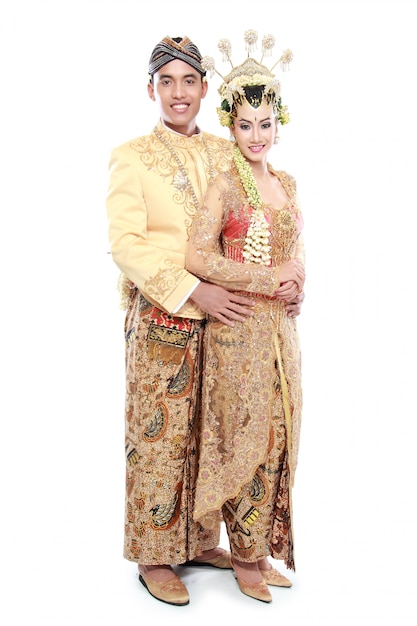 Traditional java wedding couple