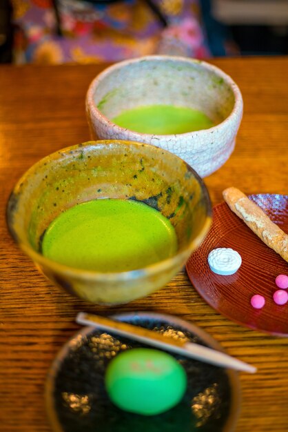 Tè verde tradizionale in stile kyoto in una casa da tè giapponese