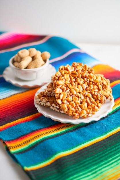 写真 メキシコの伝統的な子パランケタ (palanqueta) またはピーナッツ・ブレトル (peanut brittle)