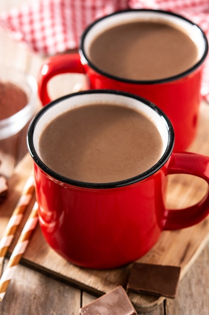 Photo traditional mexican chocolate atole drink on wooden table