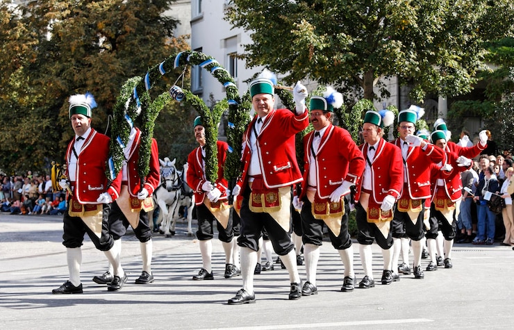 Фотография традиционный парад открытия schaeffler oktoberfest мюнхенский пивной фестиваль бавария германия