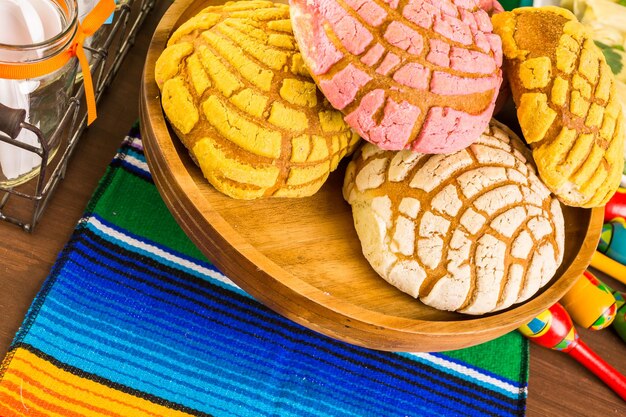 Foto pane tradizionale pan dulche sul tavolo della festa.
