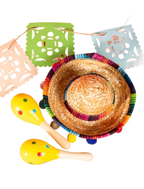 전통적인 종이 발 마라카와 Cinco de Mayo 휴일 파티 축하를 위한 큰 브레로
