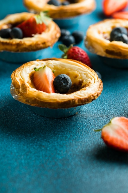 전통적인 포르투갈 달걀 타르트 디저트 Pasteis Pastel de nata 또는 Pasteis de Belemv