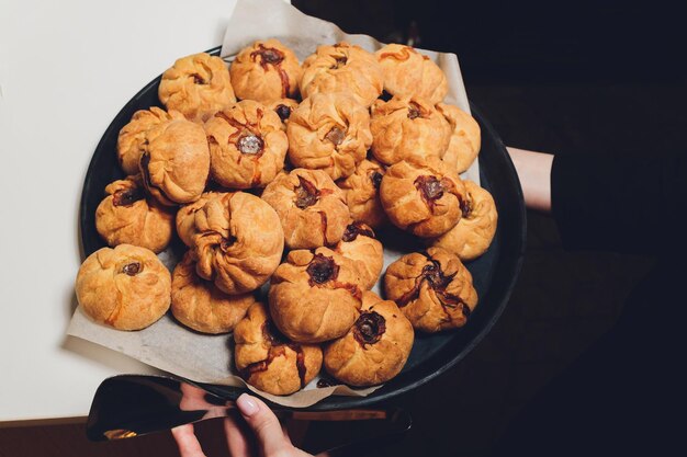 Photo traditional russian belyashi small fried pies with meat and onion