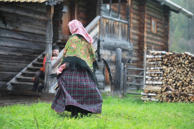 Photo traditional slavic rituals in the rustic style outdoor in summer slavic village farm peasants in elegant robes