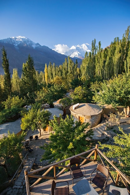 파키스탄 북부 훈자 계곡의 전통적이고 세련된 산악 호텔