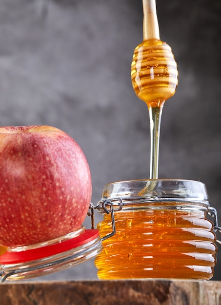  Traditional symbols: jar of honey and apple