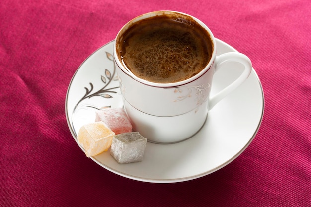 전통 터키식 커피와 터키식 기쁨