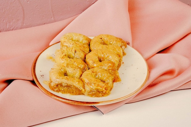 Photo traditional turkish dessert baklava with cashew walnuts homemade baklava with nuts and honey