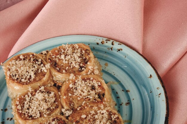 Baklava dolce tradizionale turco con noci di acagiù baklava fatta in casa con noci e miele