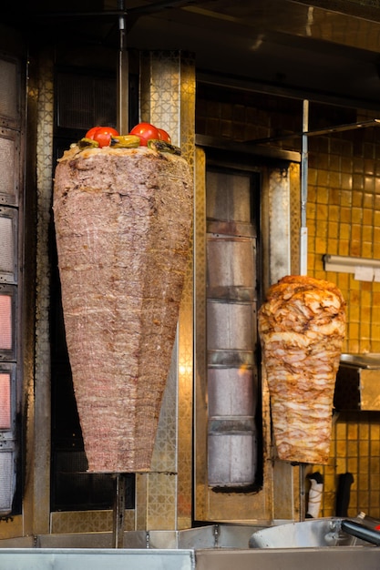 Photo traditional turkish doner kebab grill